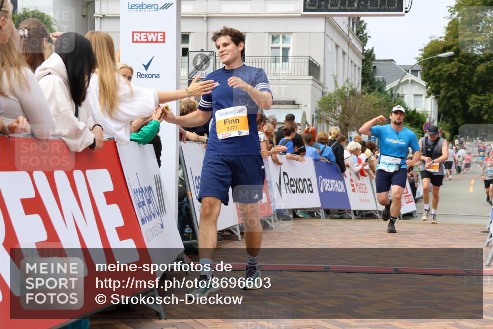 31.08.2025 - 21. Blankeneser Heldenlauf Strokosch-Dieckow http://msf.ph/oto/8696603 31.08.2025 12:21:19 Ziel 5277, 5746, 4337 meine-sportfotos.de