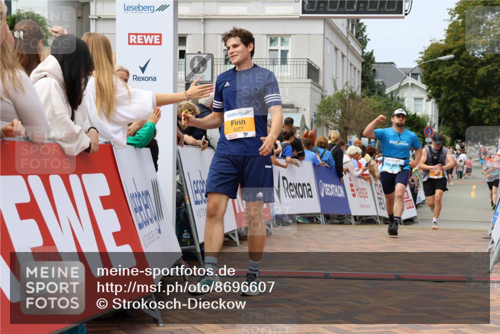 31.08.2025 - 21. Blankeneser Heldenlauf Strokosch-Dieckow http://msf.ph/oto/8696607 31.08.2025 12:21:19 Ziel 5277, 5746, 4337 meine-sportfotos.de