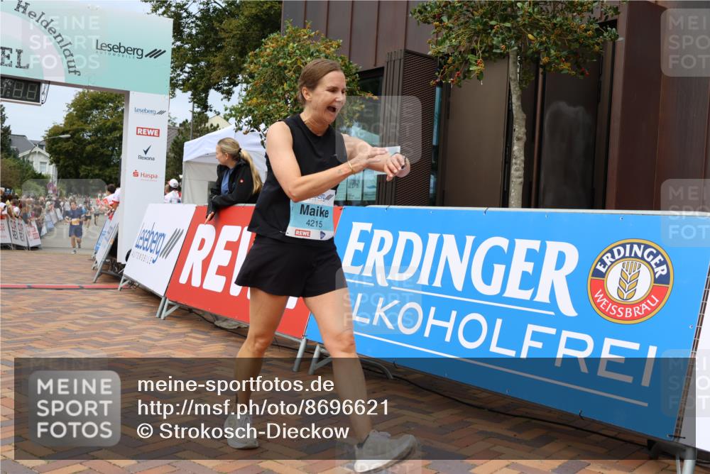 31.08.2025 - 21. Blankeneser Heldenlauf Strokosch-Dieckow http://msf.ph/oto/8696621 31.08.2025 12:21:13 Ziel 5277, 4242, 4215 meine-sportfotos.de