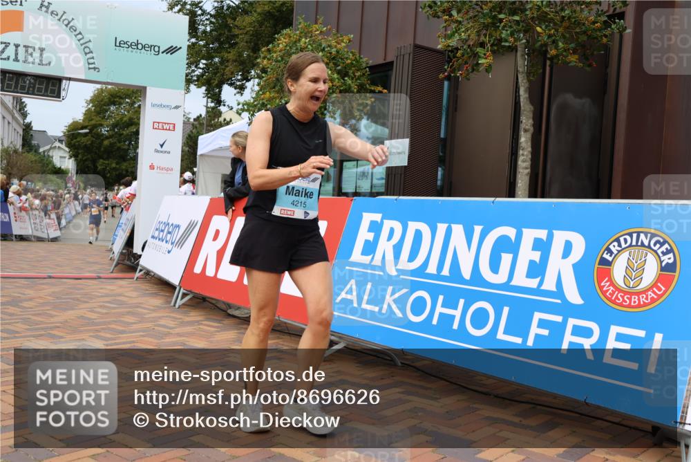 31.08.2025 - 21. Blankeneser Heldenlauf Strokosch-Dieckow http://msf.ph/oto/8696626 31.08.2025 12:21:13 Ziel 5277, 4242, 4215 meine-sportfotos.de