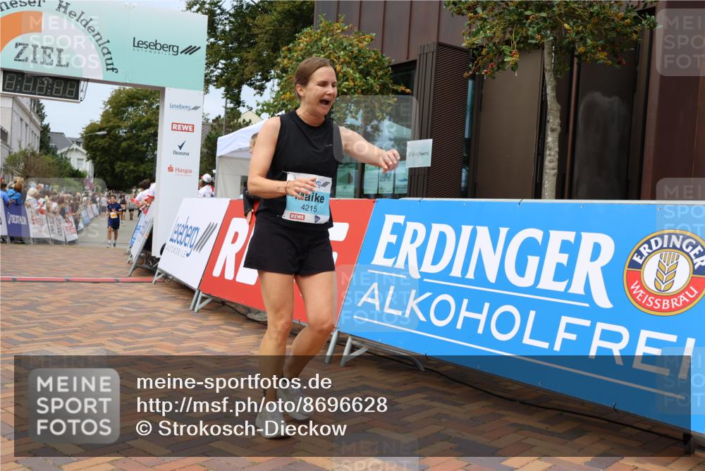 31.08.2025 - 21. Blankeneser Heldenlauf Strokosch-Dieckow http://msf.ph/oto/8696628 31.08.2025 12:21:13 Ziel 5277, 4242, 4215 meine-sportfotos.de