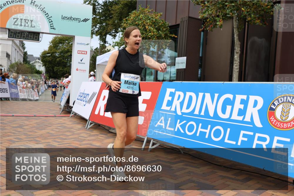 31.08.2025 - 21. Blankeneser Heldenlauf Strokosch-Dieckow http://msf.ph/oto/8696630 31.08.2025 12:21:13 Ziel 5277, 4242, 4215 meine-sportfotos.de