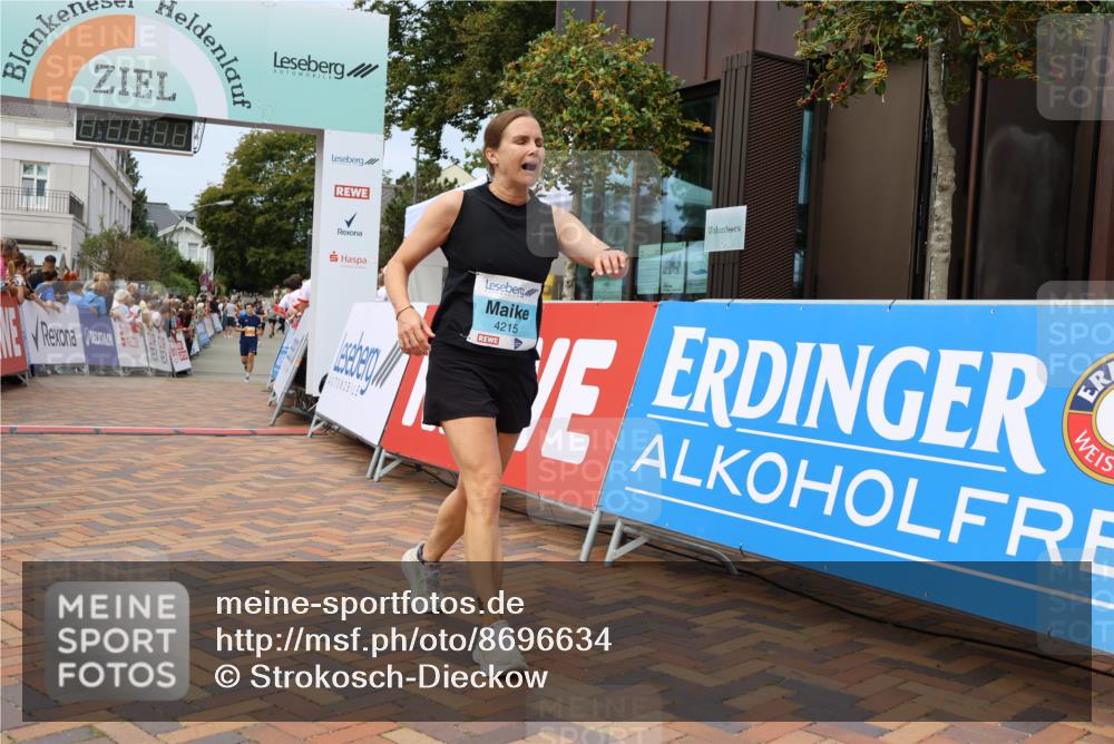 31.08.2025 - 21. Blankeneser Heldenlauf Strokosch-Dieckow http://msf.ph/oto/8696634 31.08.2025 12:21:13 Ziel 5277, 4242, 4215 meine-sportfotos.de