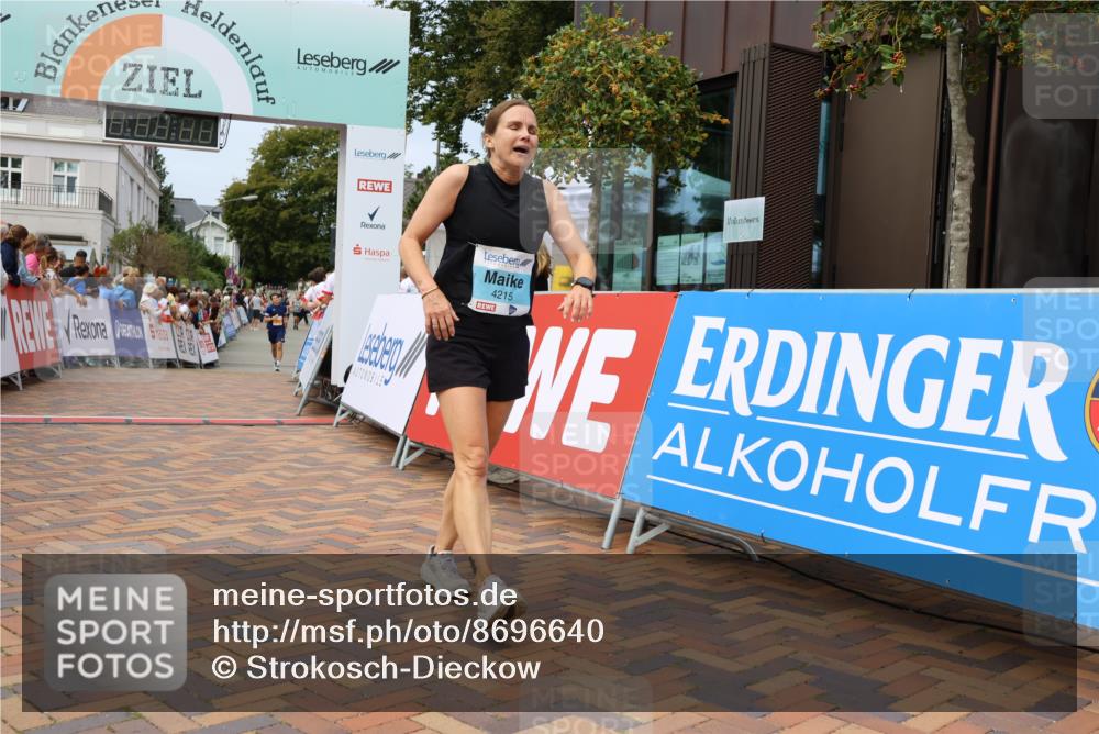 31.08.2025 - 21. Blankeneser Heldenlauf Strokosch-Dieckow http://msf.ph/oto/8696640 31.08.2025 12:21:13 Ziel 5277, 4242, 4215 meine-sportfotos.de
