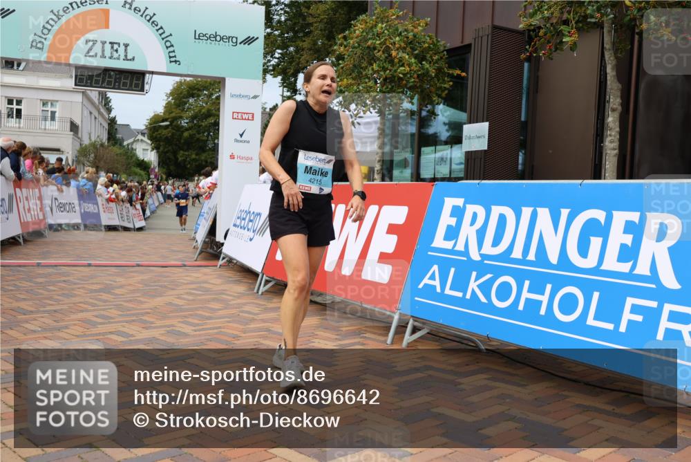 31.08.2025 - 21. Blankeneser Heldenlauf Strokosch-Dieckow http://msf.ph/oto/8696642 31.08.2025 12:21:13 Ziel 5277, 4242, 4215 meine-sportfotos.de