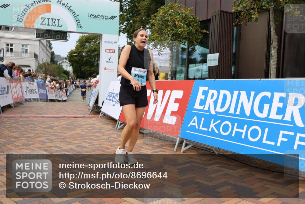 31.08.2025 - 21. Blankeneser Heldenlauf Strokosch-Dieckow http://msf.ph/oto/8696644 31.08.2025 12:21:13 Ziel 5277, 4242, 4215 meine-sportfotos.de