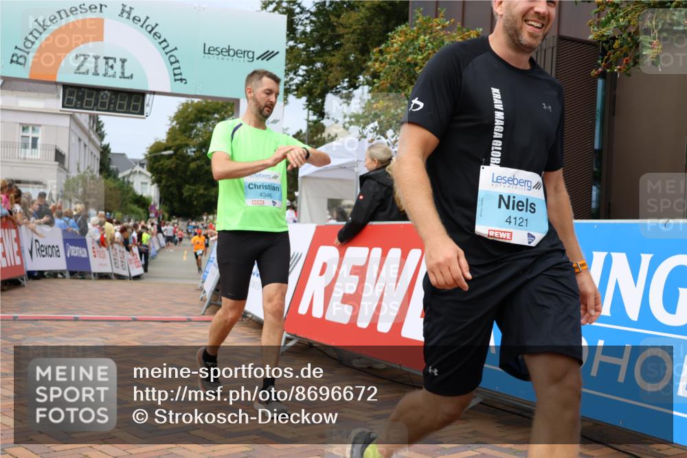 31.08.2025 - 21. Blankeneser Heldenlauf Strokosch-Dieckow http://msf.ph/oto/8696672 31.08.2025 12:21:01 Ziel 4063, 4346, 4121 meine-sportfotos.de