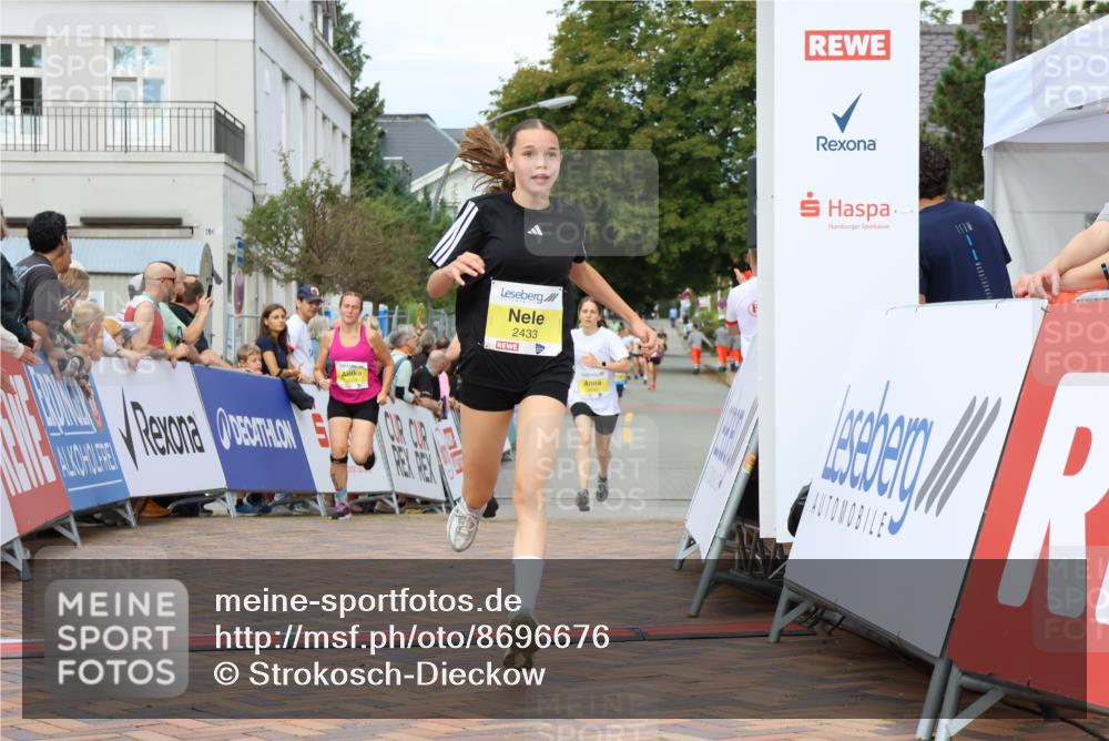 31.08.2025 - 21. Blankeneser Heldenlauf Strokosch-Dieckow http://msf.ph/oto/8696676 31.08.2025 10:33:12 Ziel 2304, 2433, 2388, 2430, 2658 meine-sportfotos.de