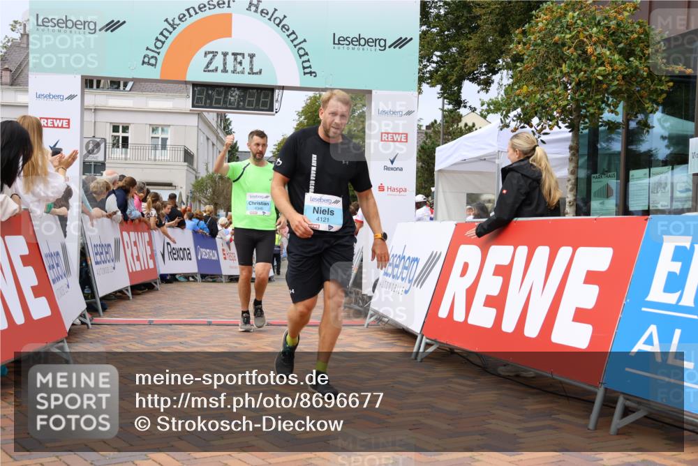 31.08.2025 - 21. Blankeneser Heldenlauf Strokosch-Dieckow http://msf.ph/oto/8696677 31.08.2025 12:20:59 Ziel 4063, 4346, 4121 meine-sportfotos.de