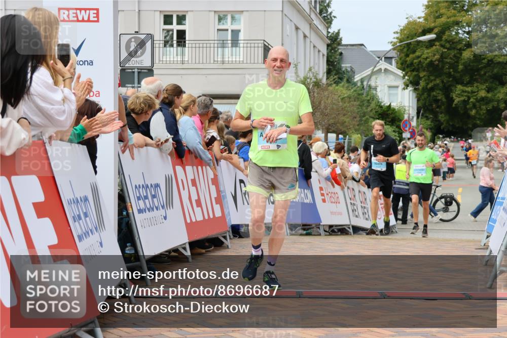 31.08.2025 - 21. Blankeneser Heldenlauf Strokosch-Dieckow http://msf.ph/oto/8696687 31.08.2025 12:20:53 Ziel 4063, 4348, 4121 meine-sportfotos.de