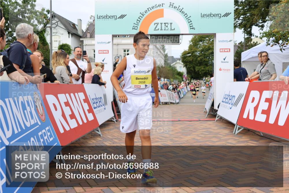 31.08.2025 - 21. Blankeneser Heldenlauf Strokosch-Dieckow http://msf.ph/oto/8696688 31.08.2025 10:33:07 Ziel 2104, 2122, 2433, 2658 meine-sportfotos.de