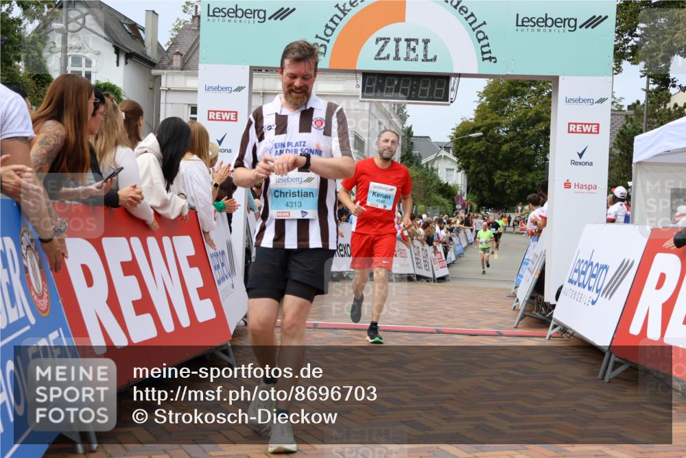 31.08.2025 - 21. Blankeneser Heldenlauf Strokosch-Dieckow http://msf.ph/oto/8696703 31.08.2025 12:20:46 Ziel 5527, 4413, 4313, 4348 meine-sportfotos.de
