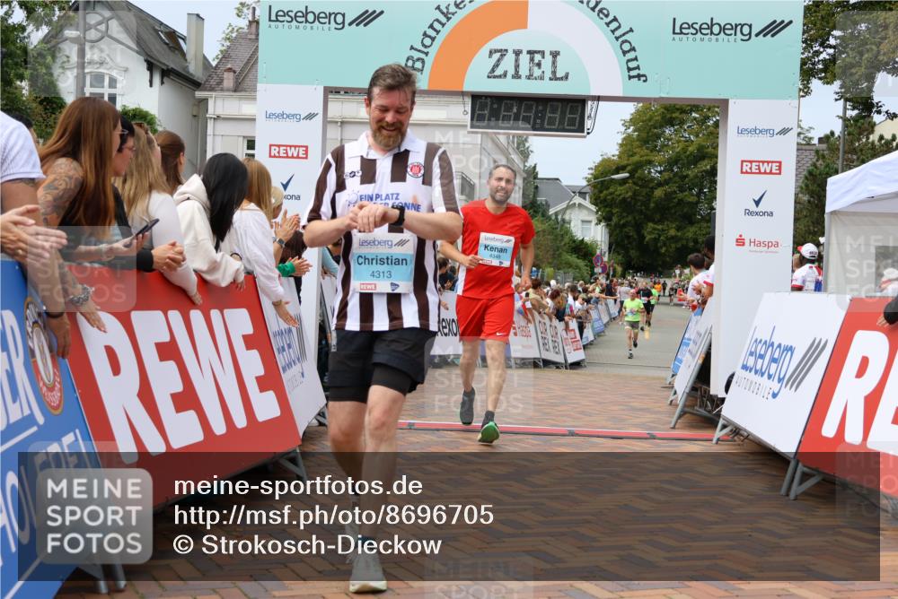 31.08.2025 - 21. Blankeneser Heldenlauf Strokosch-Dieckow http://msf.ph/oto/8696705 31.08.2025 12:20:46 Ziel 5527, 4413, 4313, 4348 meine-sportfotos.de