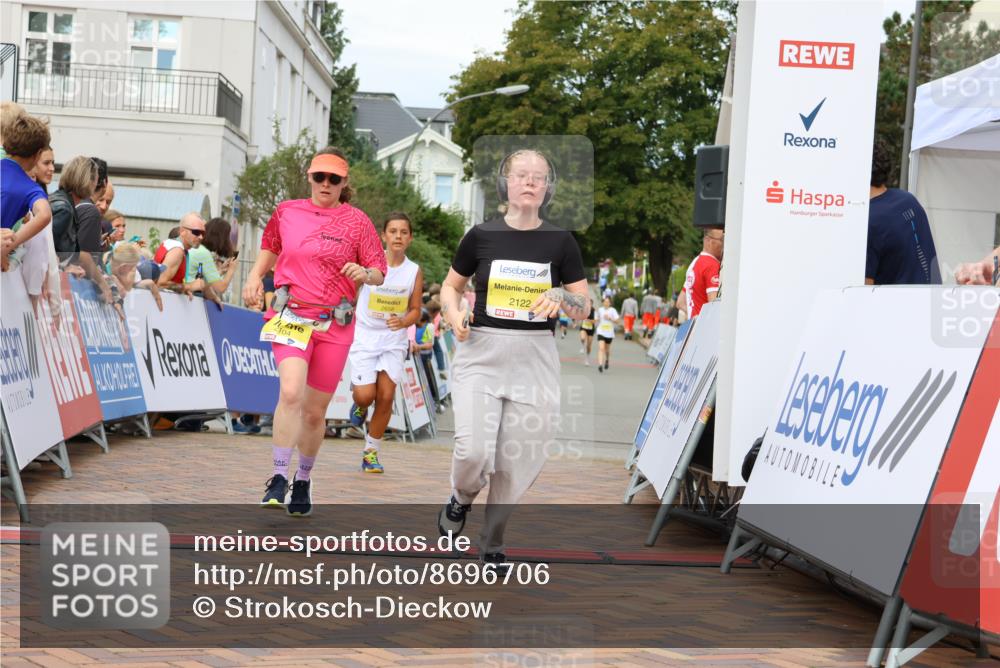 31.08.2025 - 21. Blankeneser Heldenlauf Strokosch-Dieckow http://msf.ph/oto/8696706 31.08.2025 10:33:03 Ziel 2104, 2129, 2130, 2128, 2122, 2337, 2695, 2694, 2464, 2658 meine-sportfotos.de