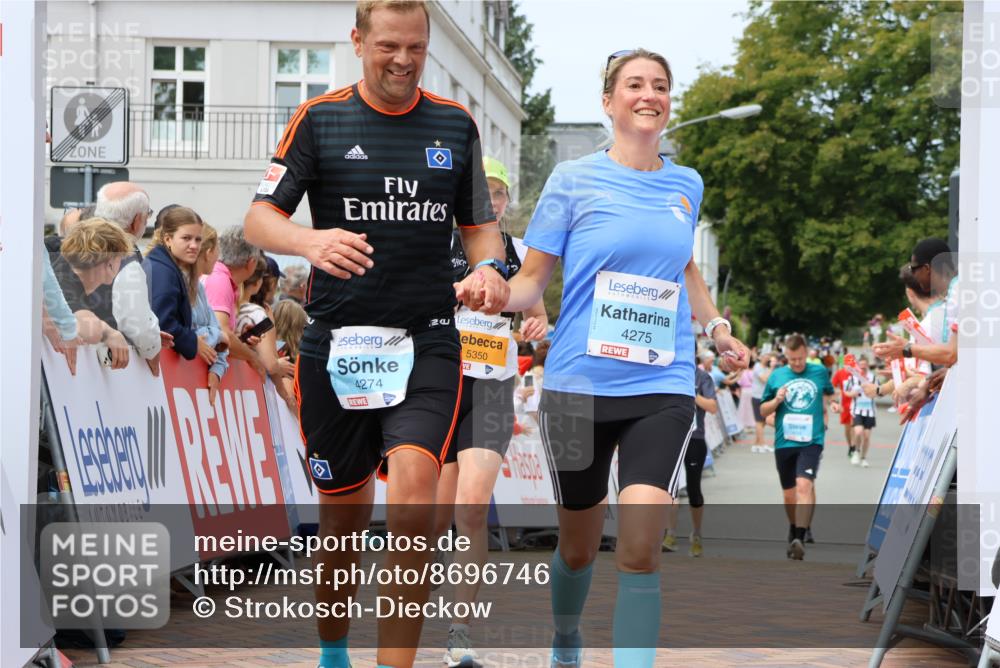 31.08.2025 - 21. Blankeneser Heldenlauf Strokosch-Dieckow http://msf.ph/oto/8696746 31.08.2025 12:20:31 Ziel 5350, 4275, 4274 meine-sportfotos.de