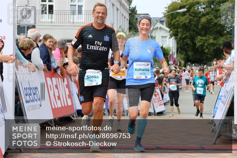 31.08.2025 - 21. Blankeneser Heldenlauf Strokosch-Dieckow http://msf.ph/oto/8696753 31.08.2025 12:20:31 Ziel 5350, 4275, 4274 meine-sportfotos.de
