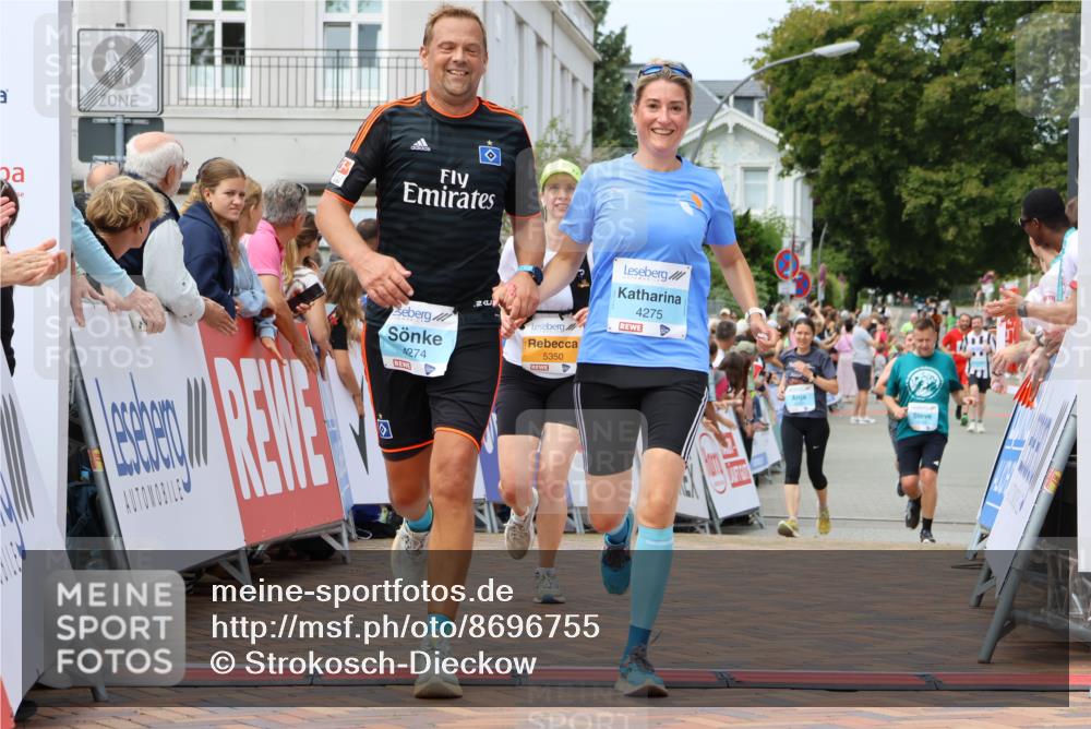 31.08.2025 - 21. Blankeneser Heldenlauf Strokosch-Dieckow http://msf.ph/oto/8696755 31.08.2025 12:20:31 Ziel 5350, 4275, 4274 meine-sportfotos.de