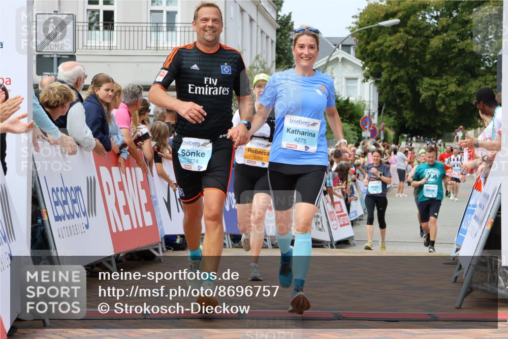 31.08.2025 - 21. Blankeneser Heldenlauf Strokosch-Dieckow http://msf.ph/oto/8696757 31.08.2025 12:20:31 Ziel 5350, 4275, 4274 meine-sportfotos.de
