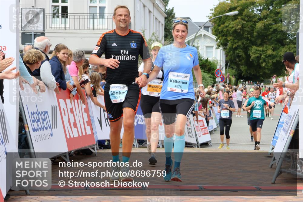 31.08.2025 - 21. Blankeneser Heldenlauf Strokosch-Dieckow http://msf.ph/oto/8696759 31.08.2025 12:20:31 Ziel 5350, 4275, 4274 meine-sportfotos.de