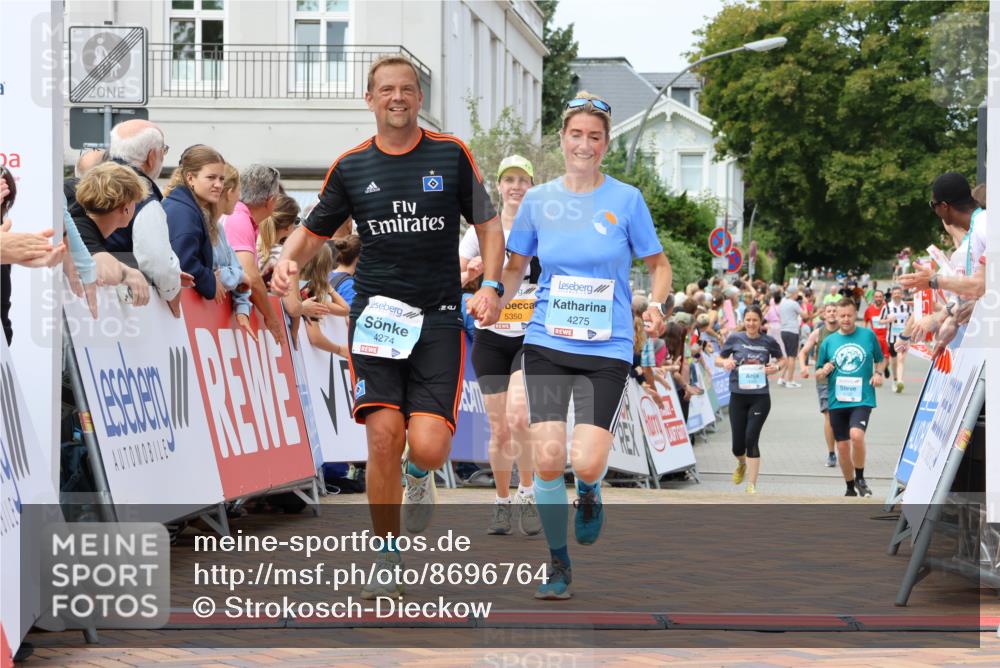 31.08.2025 - 21. Blankeneser Heldenlauf Strokosch-Dieckow http://msf.ph/oto/8696764 31.08.2025 12:20:31 Ziel 5350, 4275, 4274 meine-sportfotos.de