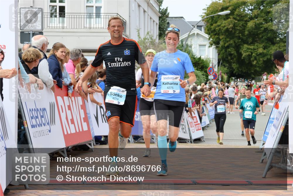 31.08.2025 - 21. Blankeneser Heldenlauf Strokosch-Dieckow http://msf.ph/oto/8696766 31.08.2025 12:20:30 Ziel 5350, 4275, 4274 meine-sportfotos.de