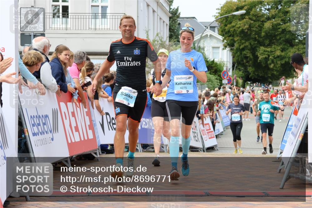 31.08.2025 - 21. Blankeneser Heldenlauf Strokosch-Dieckow http://msf.ph/oto/8696771 31.08.2025 12:20:30 Ziel 5350, 4275, 4274 meine-sportfotos.de
