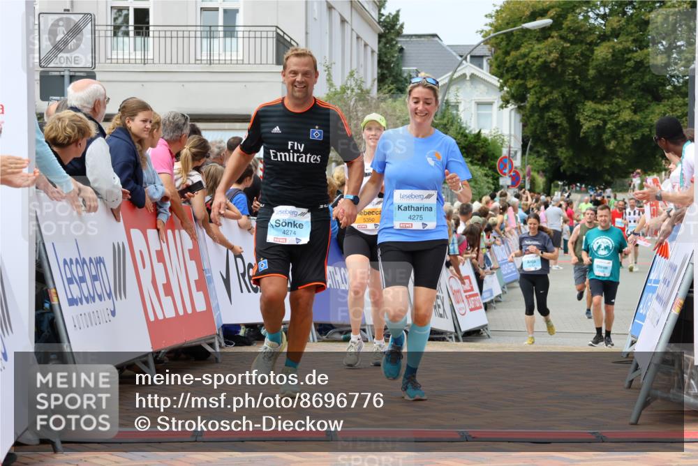 31.08.2025 - 21. Blankeneser Heldenlauf Strokosch-Dieckow http://msf.ph/oto/8696776 31.08.2025 12:20:30 Ziel 5350, 4275, 4274 meine-sportfotos.de