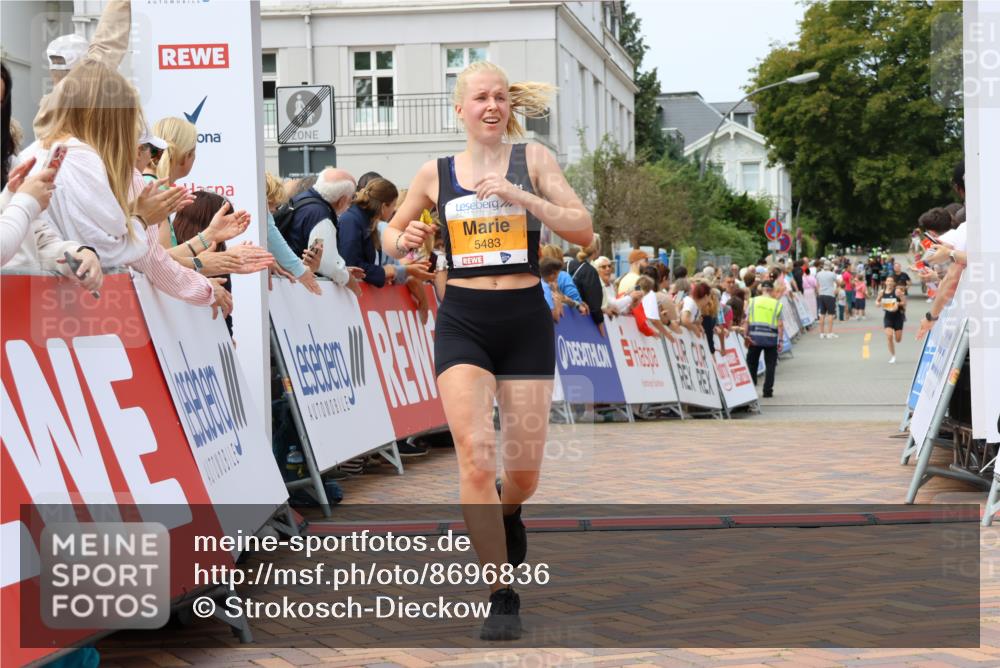 31.08.2025 - 21. Blankeneser Heldenlauf Strokosch-Dieckow http://msf.ph/oto/8696836 31.08.2025 12:20:03 Ziel 5368, 5688, 5483, 4210 meine-sportfotos.de