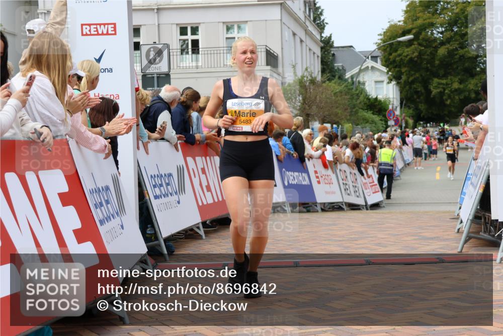 31.08.2025 - 21. Blankeneser Heldenlauf Strokosch-Dieckow http://msf.ph/oto/8696842 31.08.2025 12:20:02 Ziel 5368, 5688, 5483, 4210 meine-sportfotos.de
