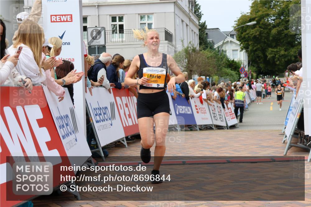 31.08.2025 - 21. Blankeneser Heldenlauf Strokosch-Dieckow http://msf.ph/oto/8696844 31.08.2025 12:20:02 Ziel 5368, 5688, 5483, 4210 meine-sportfotos.de