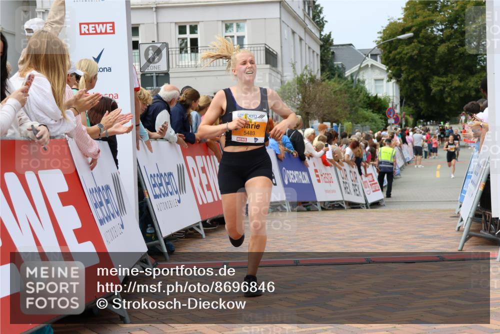 31.08.2025 - 21. Blankeneser Heldenlauf Strokosch-Dieckow http://msf.ph/oto/8696846 31.08.2025 12:20:02 Ziel 5368, 5688, 5483, 4210 meine-sportfotos.de