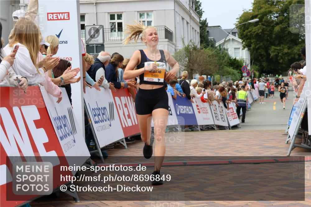 31.08.2025 - 21. Blankeneser Heldenlauf Strokosch-Dieckow http://msf.ph/oto/8696849 31.08.2025 12:20:02 Ziel 5368, 5688, 5483, 4210 meine-sportfotos.de
