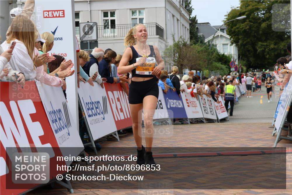 31.08.2025 - 21. Blankeneser Heldenlauf Strokosch-Dieckow http://msf.ph/oto/8696853 31.08.2025 12:20:02 Ziel 5368, 5688, 5483, 4210 meine-sportfotos.de