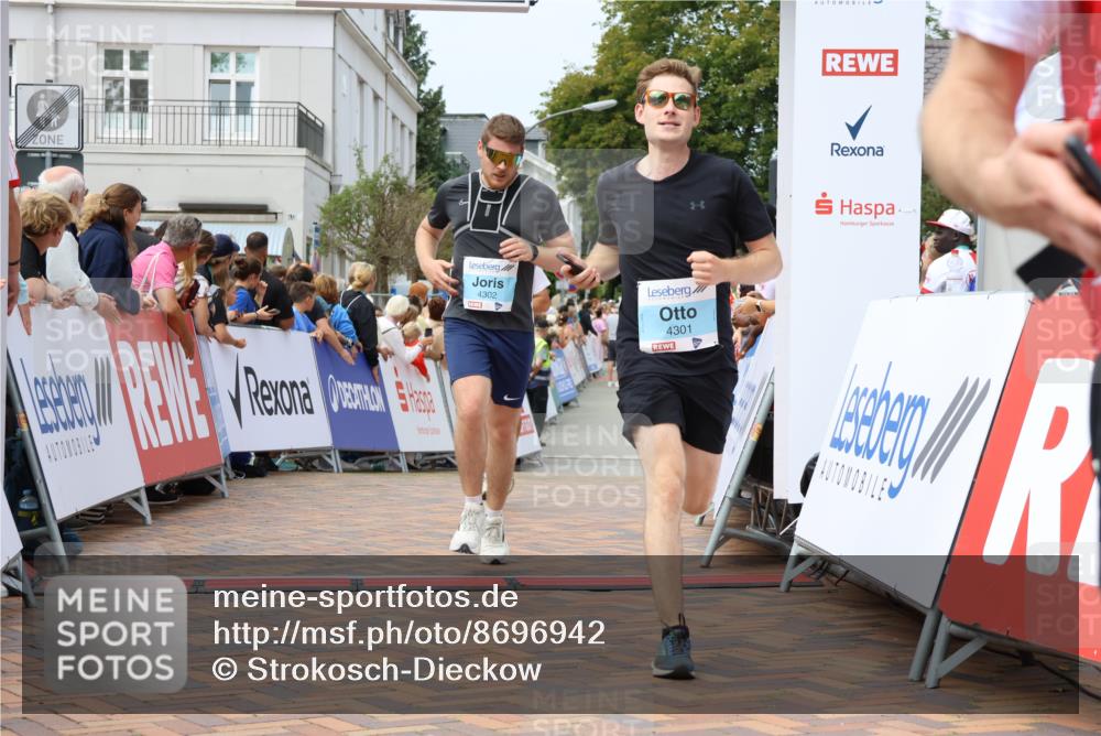 31.08.2025 - 21. Blankeneser Heldenlauf Strokosch-Dieckow http://msf.ph/oto/8696942 31.08.2025 12:19:46 Ziel 5334, 4258, 4301, 4302 meine-sportfotos.de
