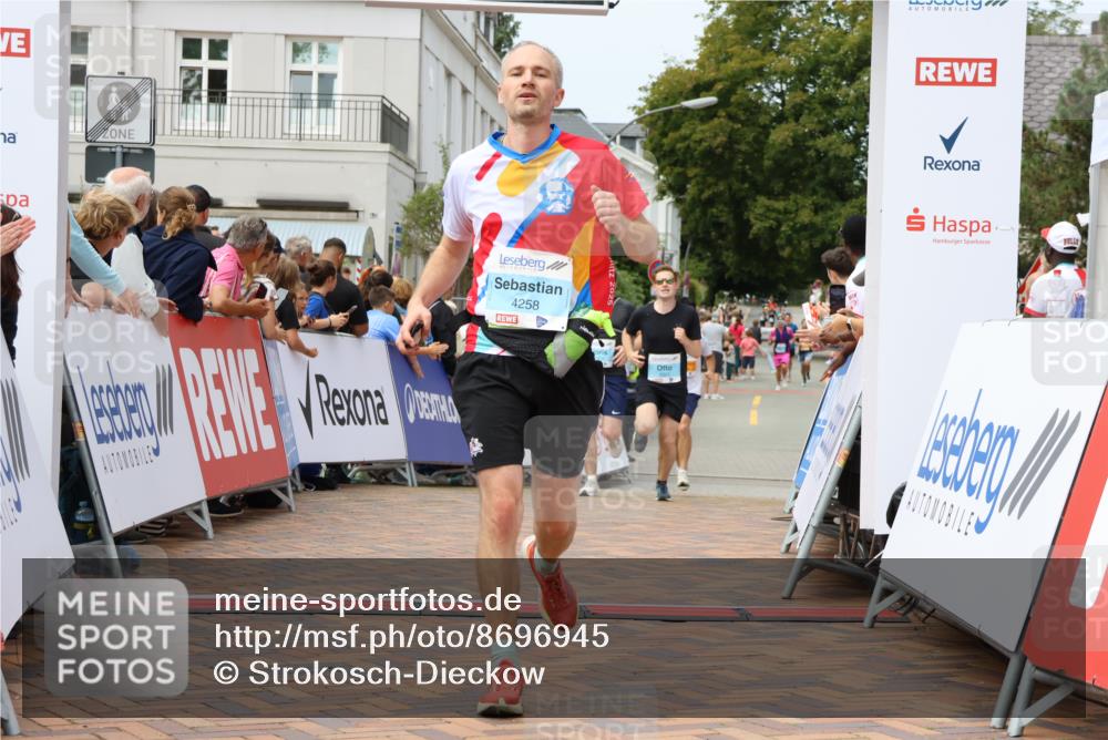 31.08.2025 - 21. Blankeneser Heldenlauf Strokosch-Dieckow http://msf.ph/oto/8696945 31.08.2025 12:19:44 Ziel 5334, 4258, 4301, 4302 meine-sportfotos.de