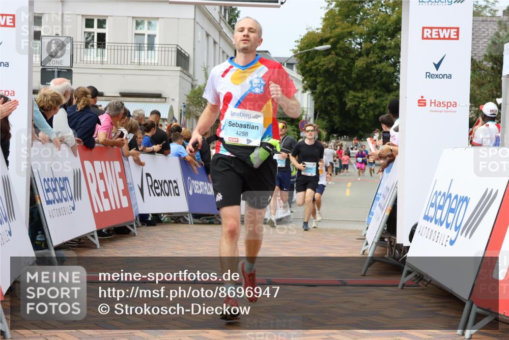 31.08.2025 - 21. Blankeneser Heldenlauf Strokosch-Dieckow http://msf.ph/oto/8696947 31.08.2025 12:19:44 Ziel 5334, 4258, 4301, 4302 meine-sportfotos.de