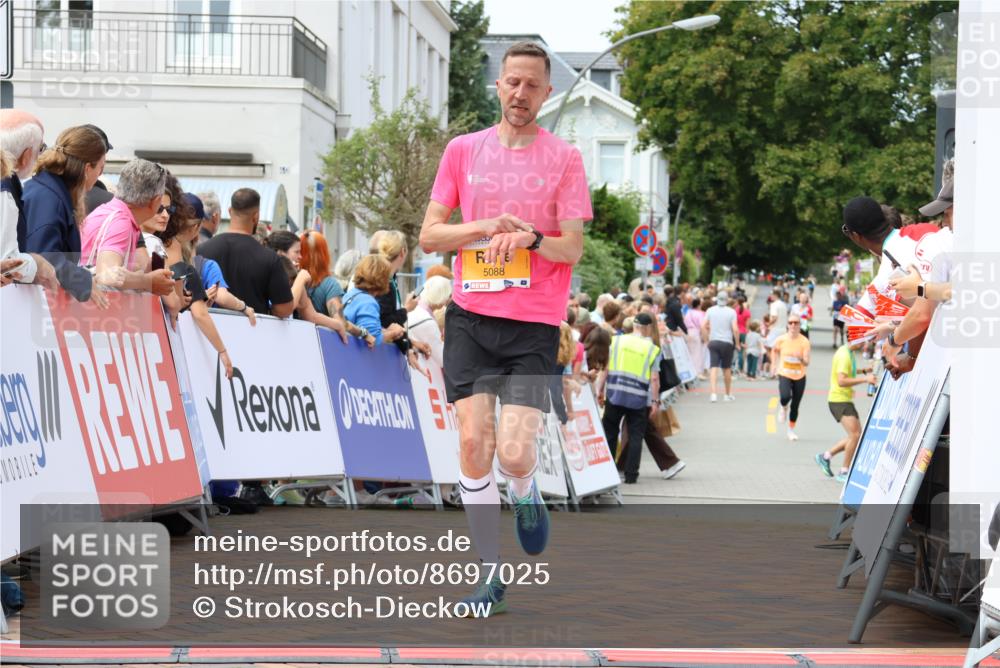 31.08.2025 - 21. Blankeneser Heldenlauf Strokosch-Dieckow http://msf.ph/oto/8697025 31.08.2025 12:19:24 Ziel 5088, 4335 meine-sportfotos.de