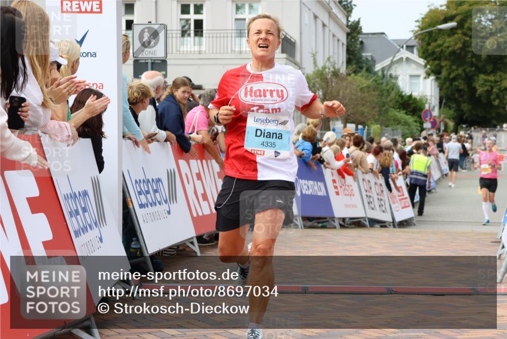 31.08.2025 - 21. Blankeneser Heldenlauf Strokosch-Dieckow http://msf.ph/oto/8697034 31.08.2025 12:19:18 Ziel 4335, 4315, 4277 meine-sportfotos.de