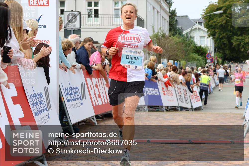 31.08.2025 - 21. Blankeneser Heldenlauf Strokosch-Dieckow http://msf.ph/oto/8697035 31.08.2025 12:19:18 Ziel 4335, 4315, 4277 meine-sportfotos.de