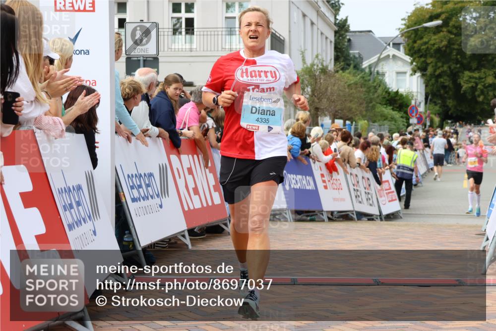 31.08.2025 - 21. Blankeneser Heldenlauf Strokosch-Dieckow http://msf.ph/oto/8697037 31.08.2025 12:19:18 Ziel 4335, 4315, 4277 meine-sportfotos.de