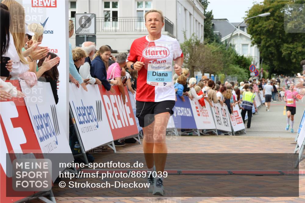 31.08.2025 - 21. Blankeneser Heldenlauf Strokosch-Dieckow http://msf.ph/oto/8697039 31.08.2025 12:19:18 Ziel 4335, 4315, 4277 meine-sportfotos.de