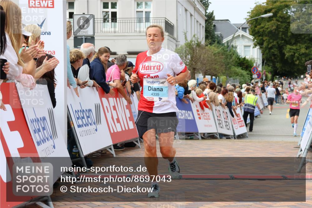 31.08.2025 - 21. Blankeneser Heldenlauf Strokosch-Dieckow http://msf.ph/oto/8697043 31.08.2025 12:19:18 Ziel 4335, 4315, 4277 meine-sportfotos.de