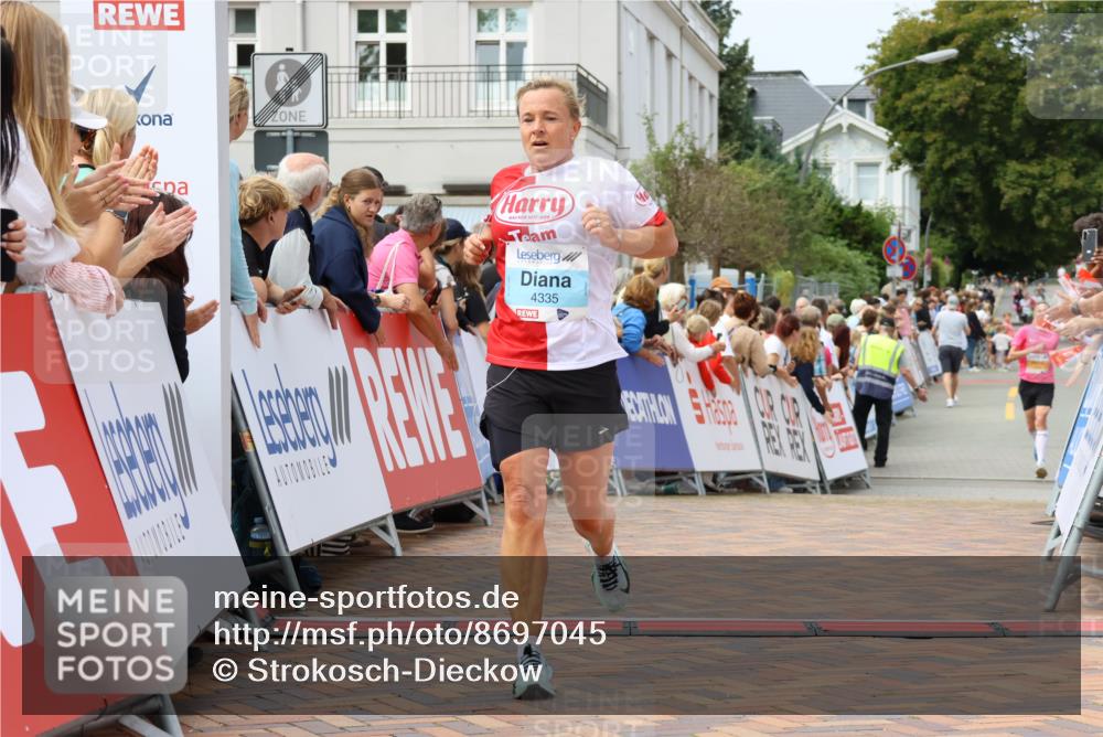 31.08.2025 - 21. Blankeneser Heldenlauf Strokosch-Dieckow http://msf.ph/oto/8697045 31.08.2025 12:19:18 Ziel 4335, 4315, 4277 meine-sportfotos.de