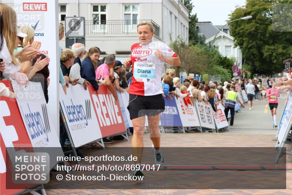 31.08.2025 - 21. Blankeneser Heldenlauf Strokosch-Dieckow http://msf.ph/oto/8697047 31.08.2025 12:19:18 Ziel 4335, 4315, 4277 meine-sportfotos.de