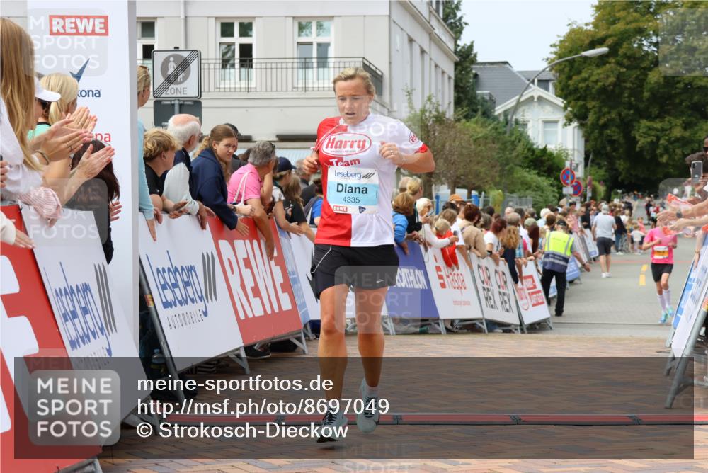 31.08.2025 - 21. Blankeneser Heldenlauf Strokosch-Dieckow http://msf.ph/oto/8697049 31.08.2025 12:19:18 Ziel 4335, 4315, 4277 meine-sportfotos.de