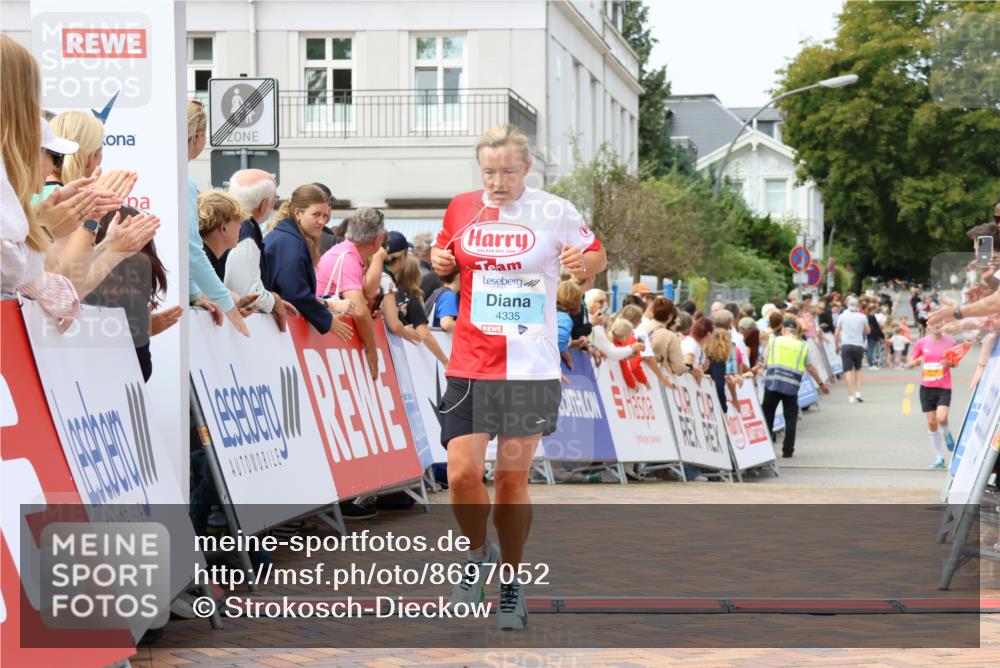 31.08.2025 - 21. Blankeneser Heldenlauf Strokosch-Dieckow http://msf.ph/oto/8697052 31.08.2025 12:19:18 Ziel 4335, 4315, 4277 meine-sportfotos.de