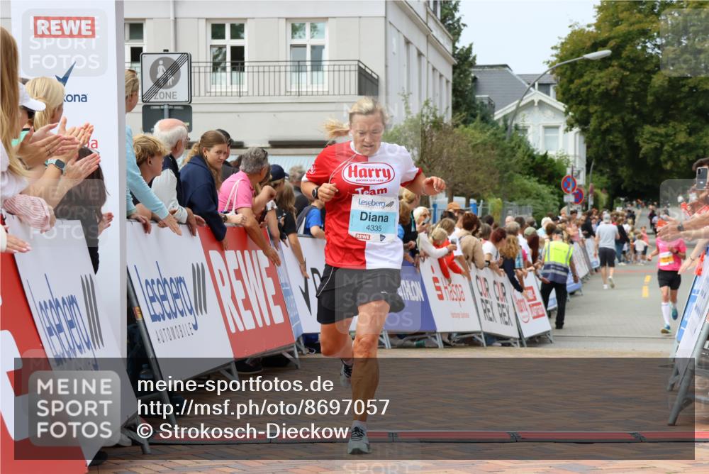 31.08.2025 - 21. Blankeneser Heldenlauf Strokosch-Dieckow http://msf.ph/oto/8697057 31.08.2025 12:19:18 Ziel 4335, 4315, 4277 meine-sportfotos.de