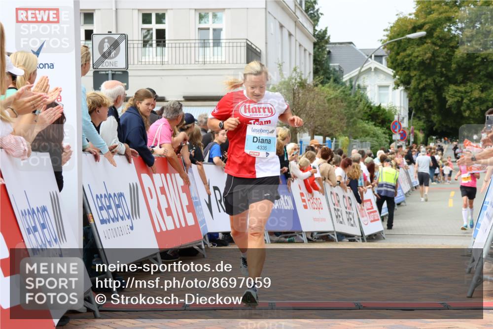 31.08.2025 - 21. Blankeneser Heldenlauf Strokosch-Dieckow http://msf.ph/oto/8697059 31.08.2025 12:19:18 Ziel 4335, 4315, 4277 meine-sportfotos.de