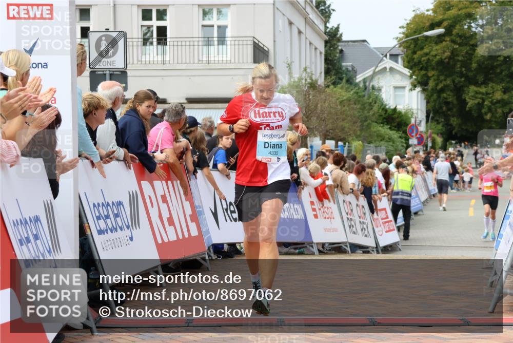 31.08.2025 - 21. Blankeneser Heldenlauf Strokosch-Dieckow http://msf.ph/oto/8697062 31.08.2025 12:19:17 Ziel 4335, 4315, 4277 meine-sportfotos.de