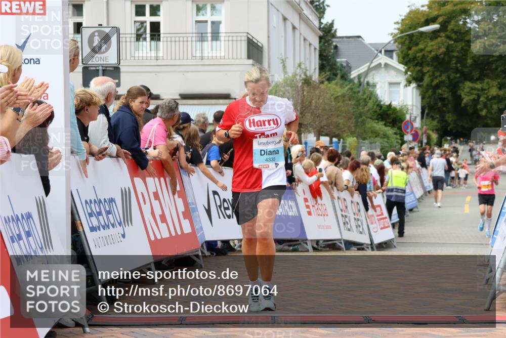 31.08.2025 - 21. Blankeneser Heldenlauf Strokosch-Dieckow http://msf.ph/oto/8697064 31.08.2025 12:19:17 Ziel 4335, 4315, 4277 meine-sportfotos.de